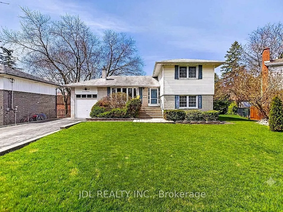 6 Willowgate Dr #MAIN FLOOR