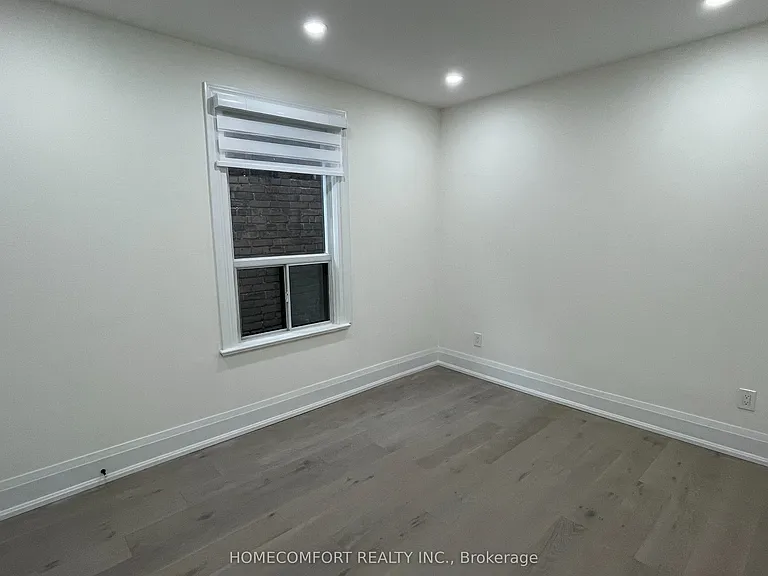 33 Strathmore Blvd #UPPER — Photo 24