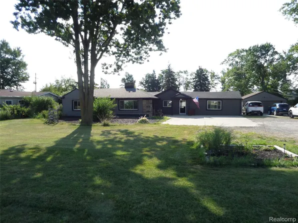 38250 S Groesbeck Hwy, Clinton Township, MI 48036