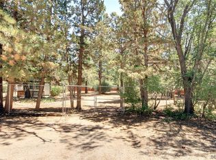 661 Victoria Ln, Sugarloaf, CA 92386