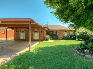 924 Penn Ln, Moore, OK 73160
