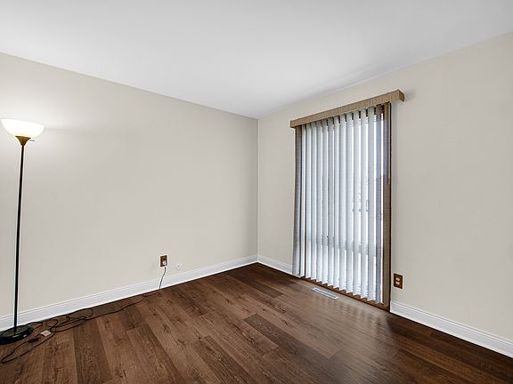 4th image of 5213 W Greenbrier Dr