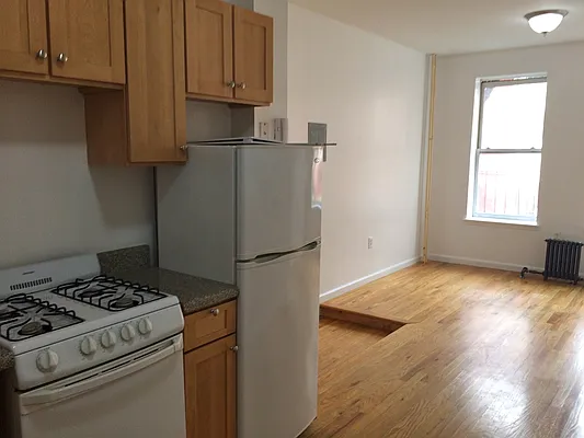 Rented by Acacia Realty | media 6