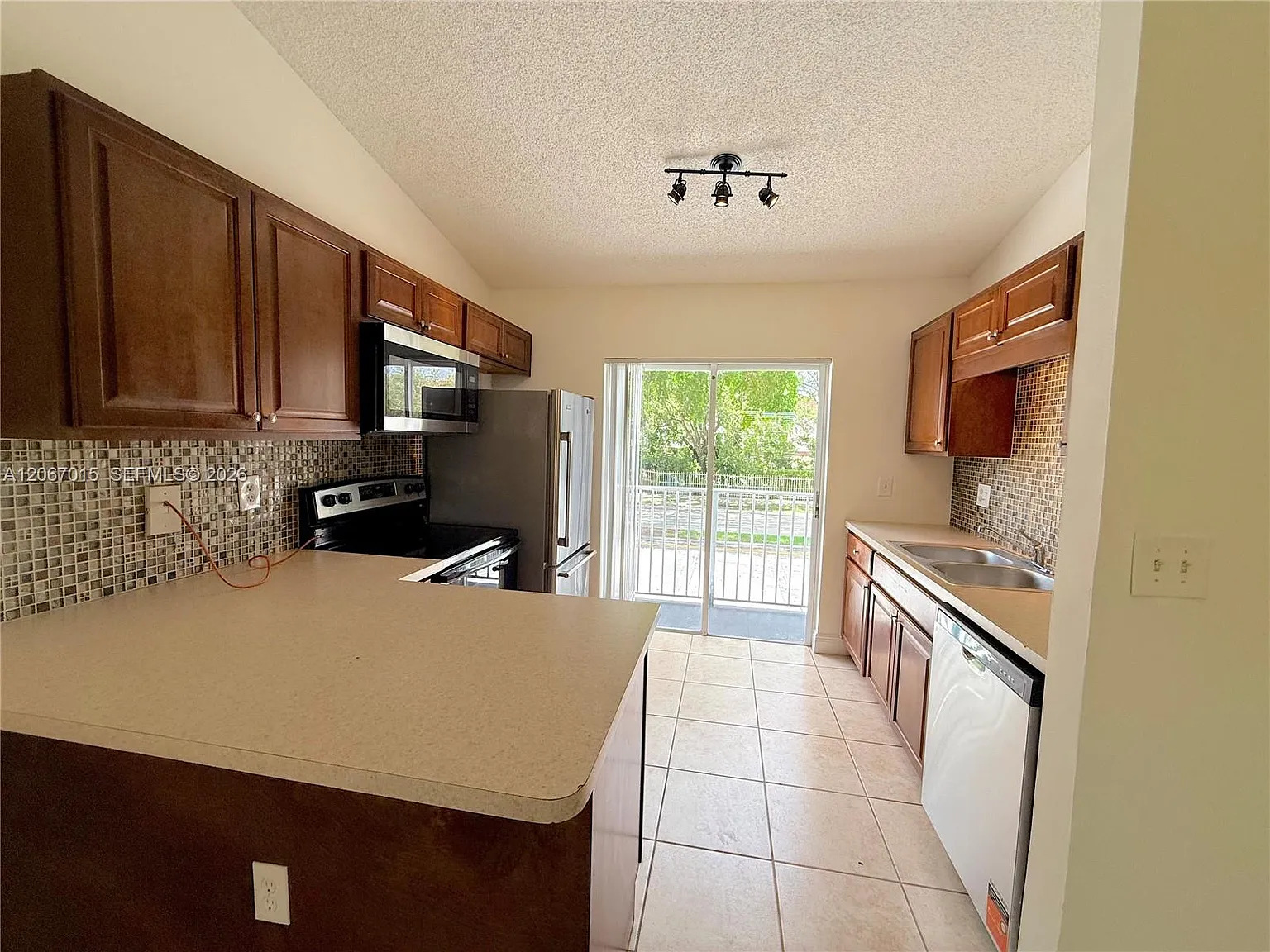 Images Of Kendall Condo — Photo 1