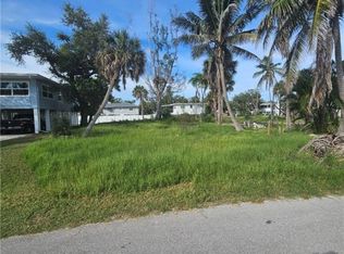 5397 Palmetto St, Fort Myers Beach, FL 33931