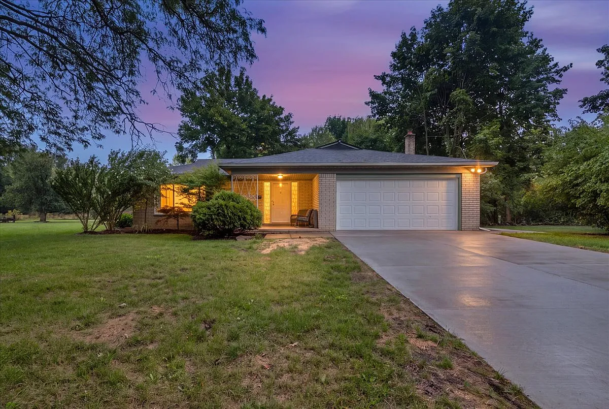 4 bed, 2.5 bath, 2990 sqft, $3,300 — Photo 1