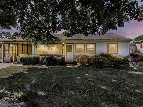 3rd image of 1921 Blue Ridge Dr
