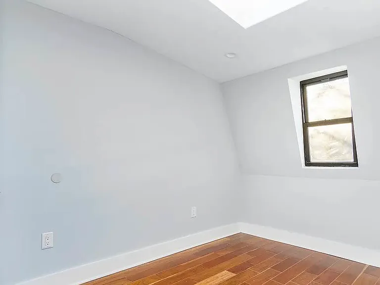 49 Albany Ave #2 — Photo 8