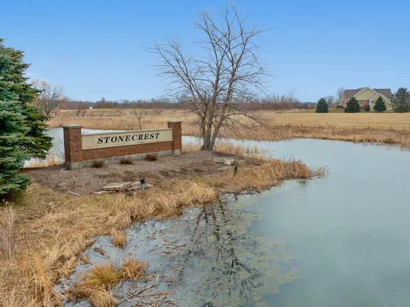 2 Stonecrest Dr, Elgin, IL 60124