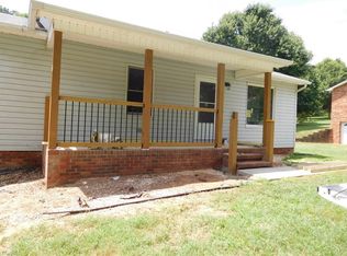 210 Little John Dr, Advance, NC 27006
