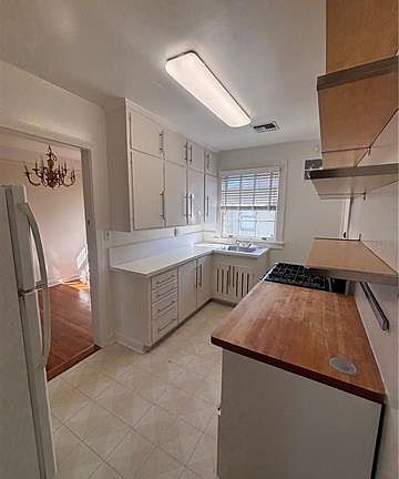 2nd image of 1582 Jefferson Ave APT 14