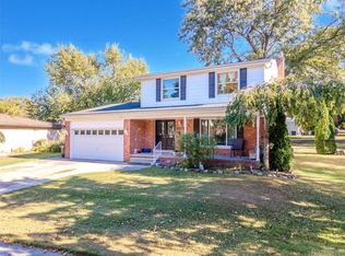 35408 Grayfield Dr, Sterling Heights, MI 48312