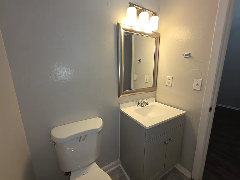843 Grove Ave — Photo 10