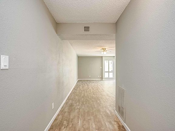 3rd image of 3828 N 32nd St Unit 121
