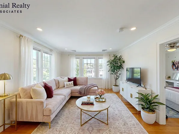 35 Crosby Rd #2, Chestnut Hill, MA 02467