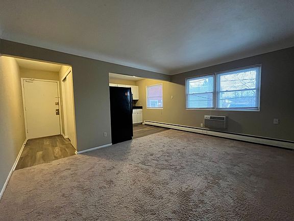 5th image of 594 Lawson Ave W APT 5