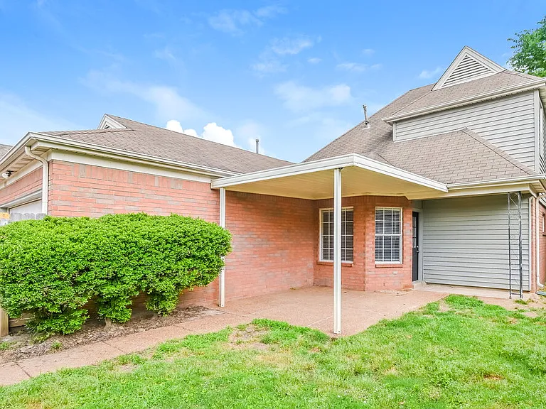 8713 Citrus Bend Dr — Photo 17