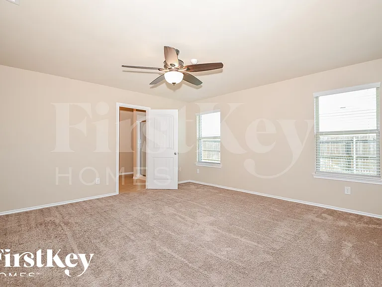 961 Corbitt Ln — Photo 8