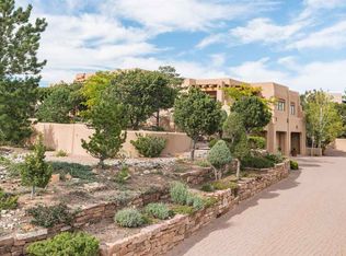 1047 Encantado Dr, Santa Fe, NM 87501