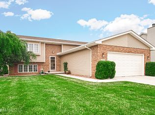 1260 W 98th Ave, Crown Point, IN 46307
