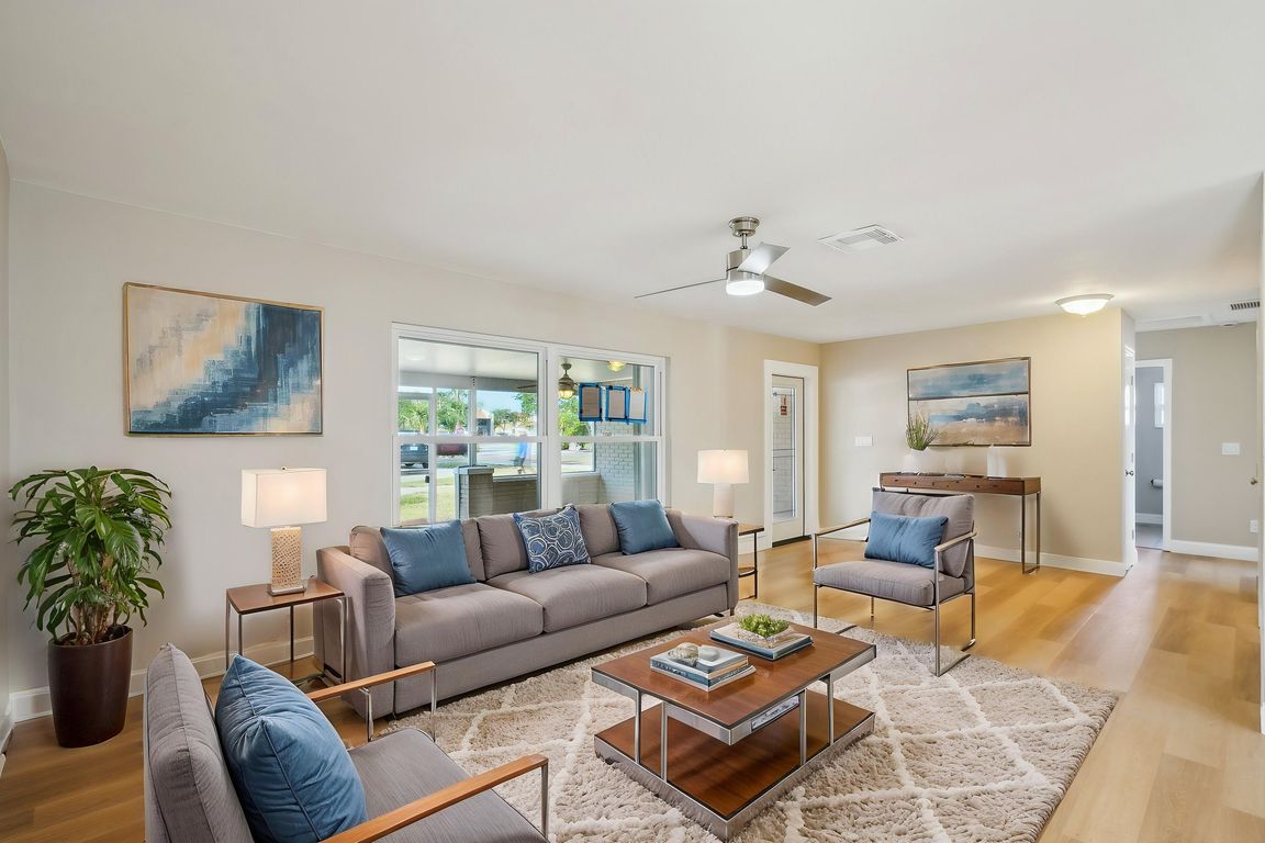 11-print-Bay Pointe Dr-0805-007 virtually staged