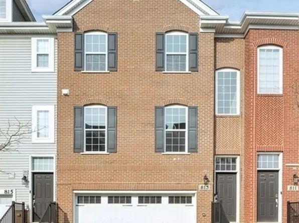 813 Paisley Ct, Naperville, IL 60540