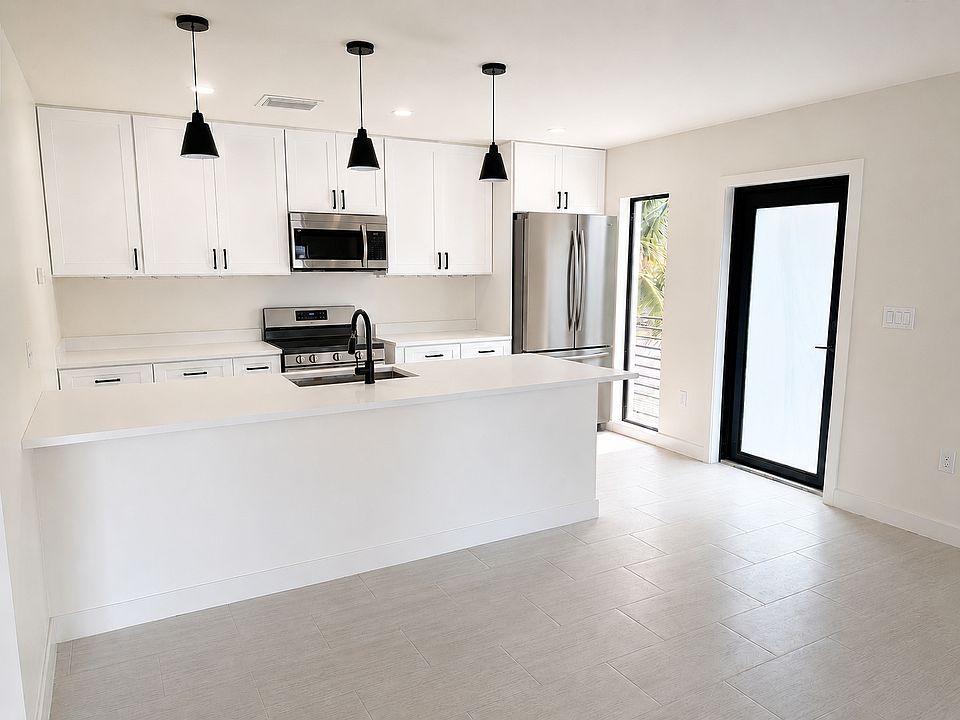 2nd image of 274 SE 9th Ave #2
