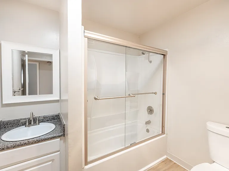 1515 The Glens Apartments — Photo 21