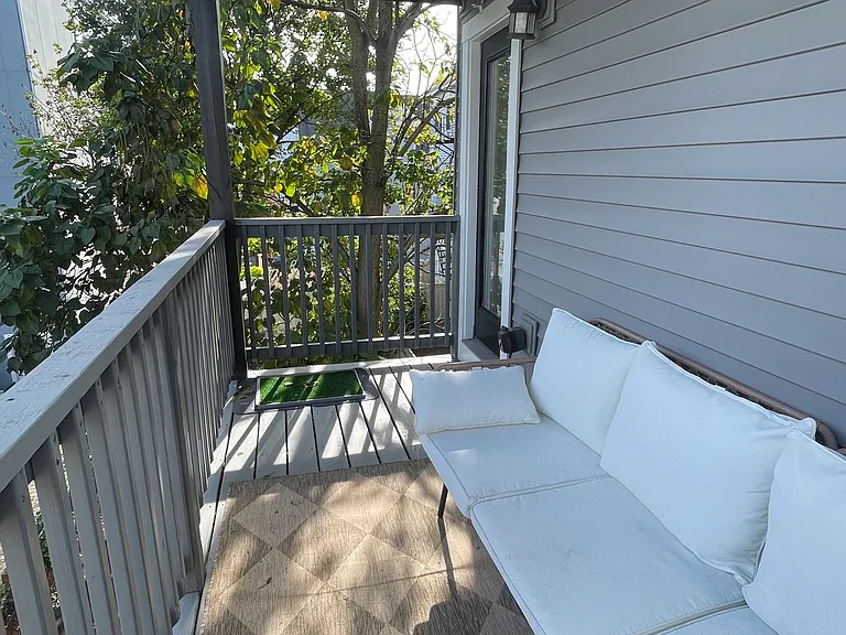 210 Everett St #2 — Photo 32