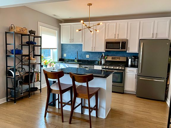 3rd image of 3040 W Diversey Ave APT 1N