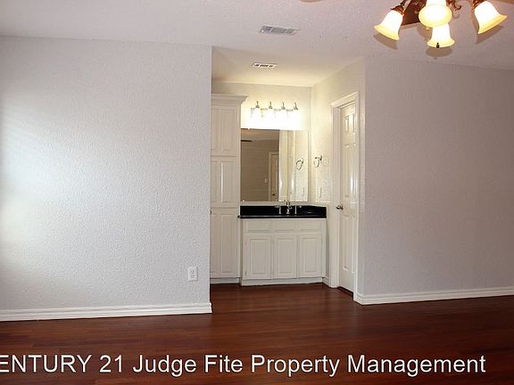 5th image of 3704 Village Glen Trl