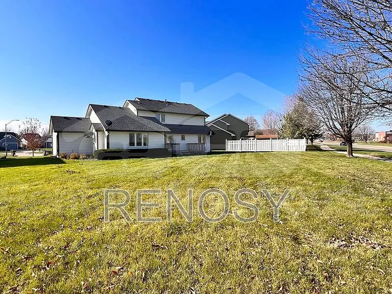1709 NE Sherman Ct — Photo 26