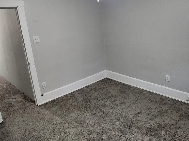 642 W Penn St — Photo 12