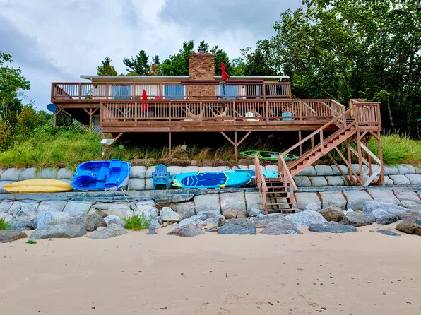 10653 Lost Valley Rd, Montague, MI 49437