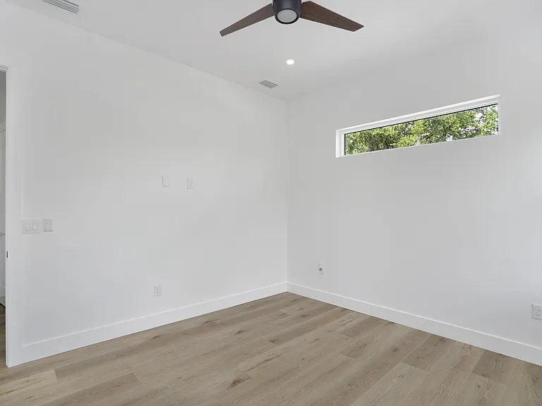 711 Tropical Dr — Photo 59