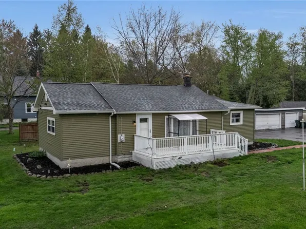 141 Borden Rd, Depew, NY 14043