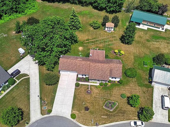 3rd image of 614 Fieldcrest Dr