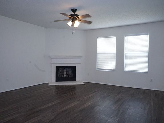 3rd image of 4924 Parkview Hills Ln
