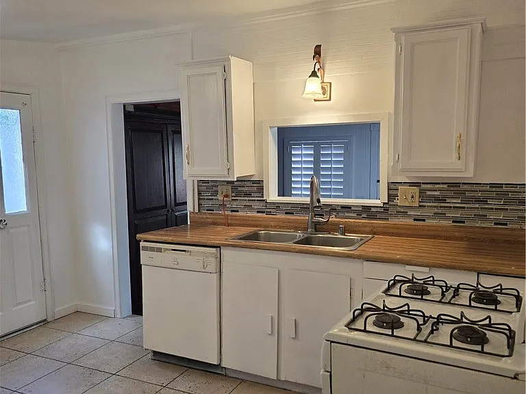 22903 Laurel Ln — Photo 4