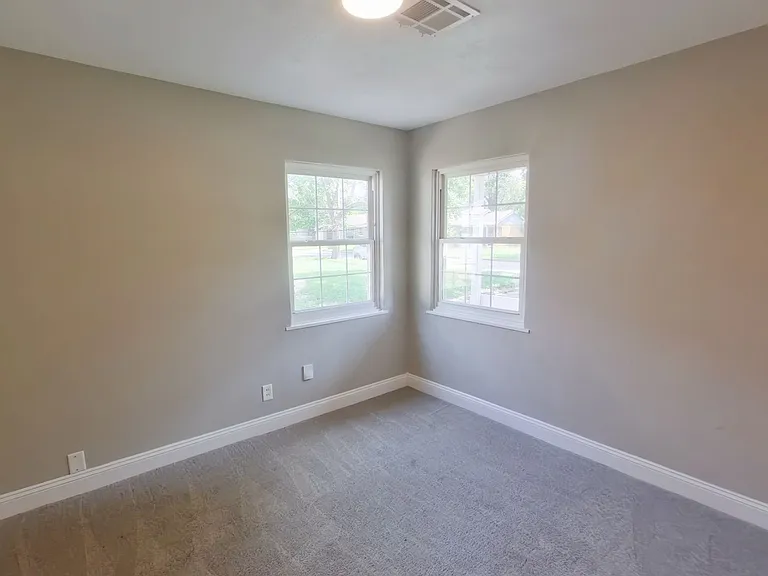 1921 N Garland Ave — Photo 9
