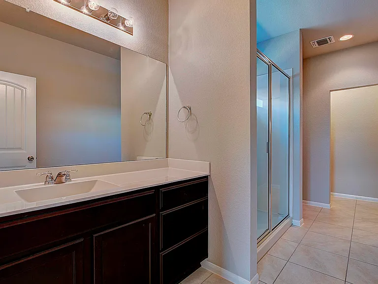 10404 Hatton Ln — Photo 11