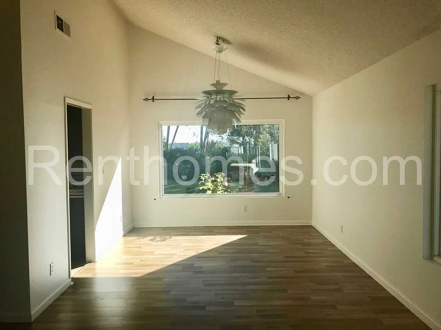 Scripps Ranch, 11245 Forestview Ln, Nice Views, AC, Fireplace, 2 Car Garage with Opener. — Photo 4