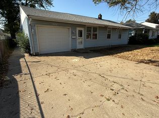 906 Coolidge Ave, Pekin, IL 61554