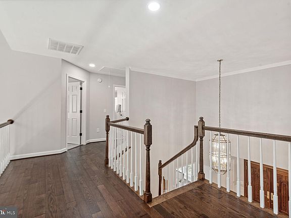 5th image of 8805 Southlea Ct