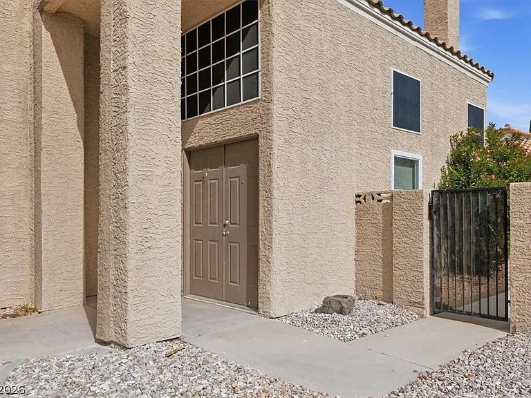 2408 Sage Pointe Cir — Photo 3