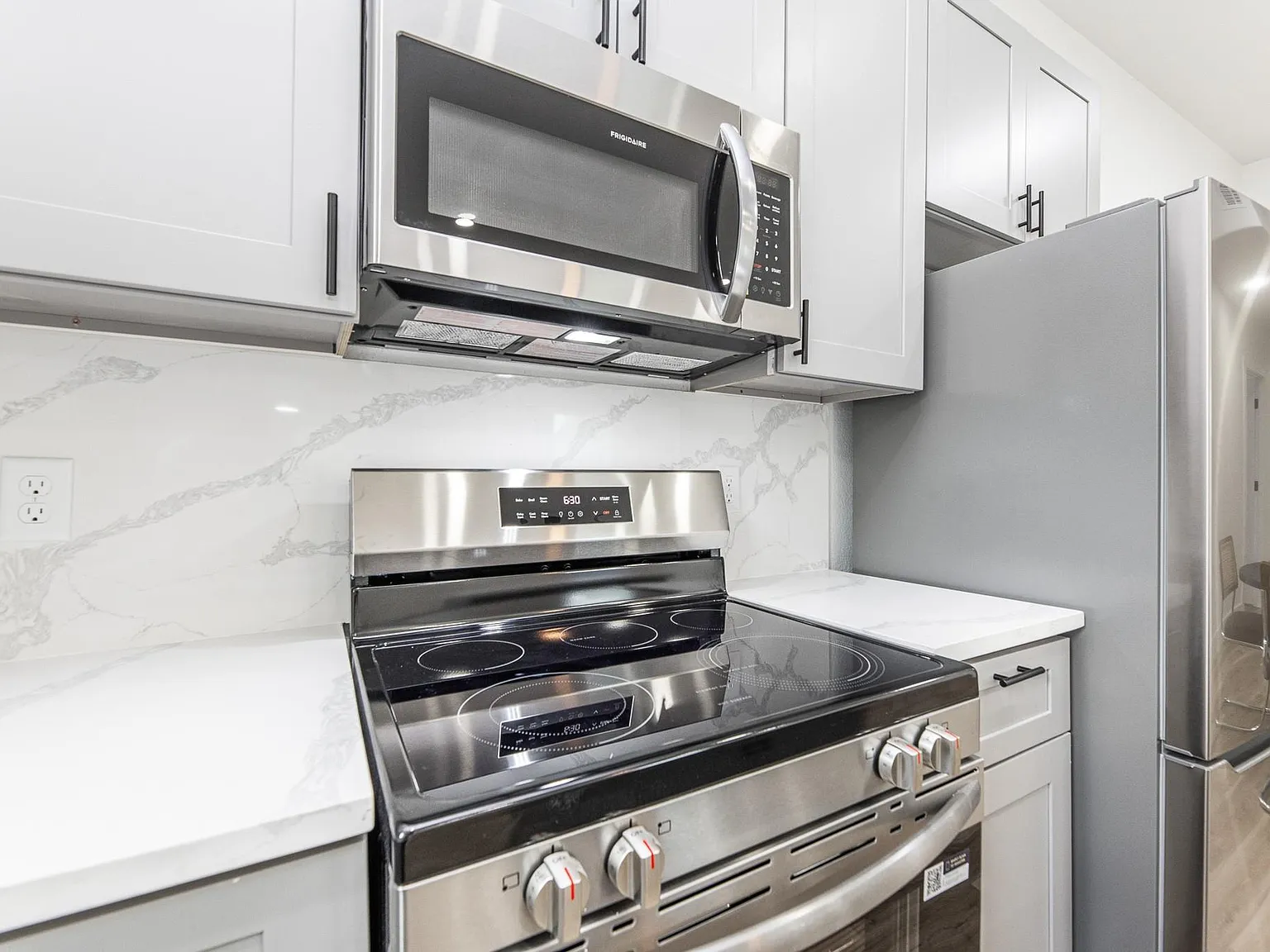 3 bed, 2.0 bath, 2420 sqft, $1,750 — Photo 4