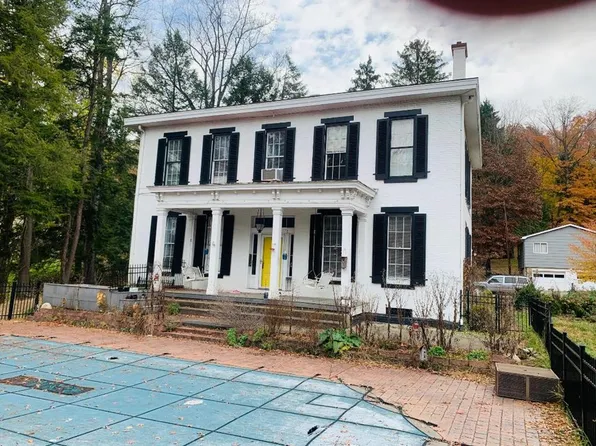 1222 Pleasant Avenue, Wellsburg, WV 26070