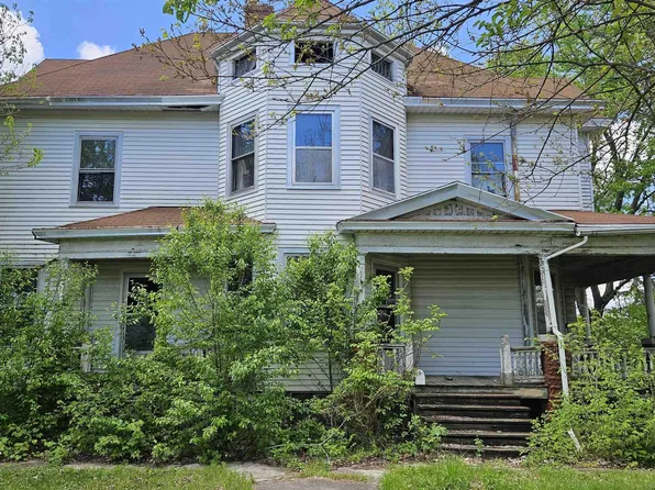 1590 W Main St, Galesburg, IL 61401