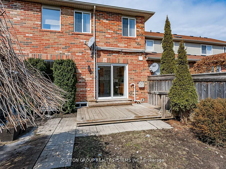 1152 Riddell Cres — Photo 33