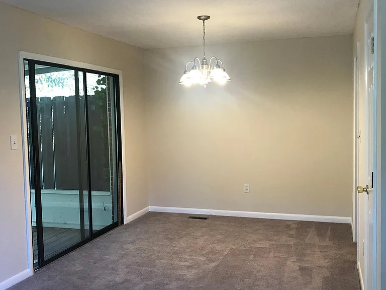 142 King Edward Way — Photo 5